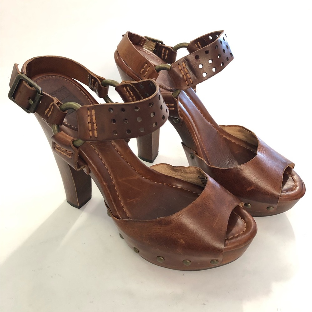 Frye Fran Harness Leather and Wood Buckle Sandals